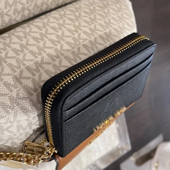 Michael Kors Jet Set Travel Medium Zip Around Card Case Color: BlackNWT